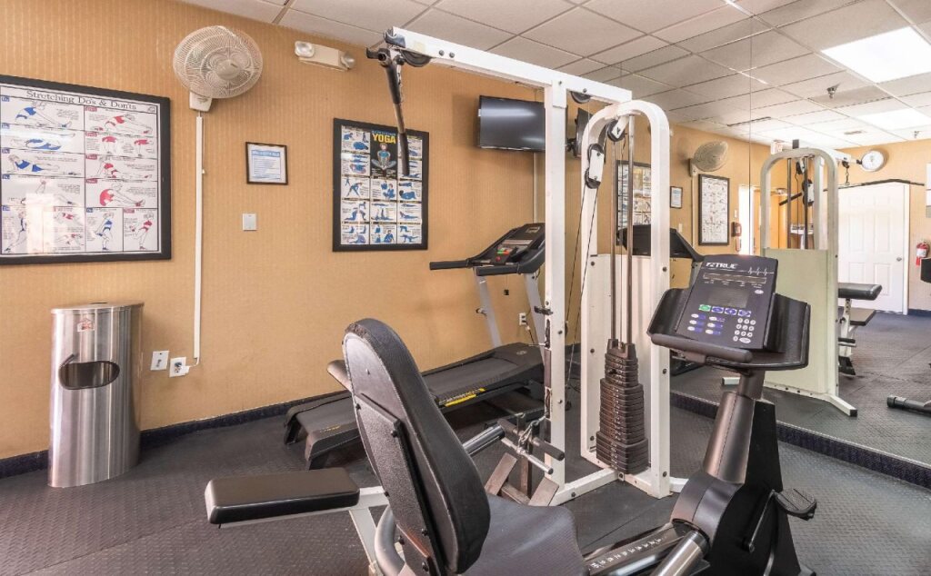 Clarion Inn & Suites Central Clearwater Beach