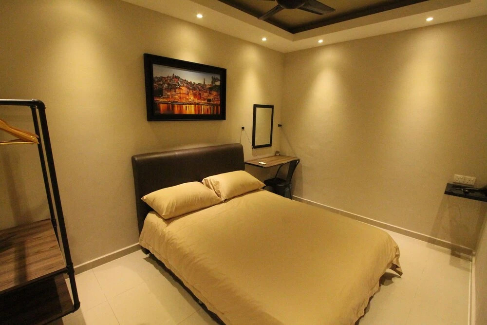 Ian's 5th Home