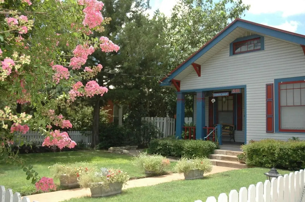Southern Charm Lodging