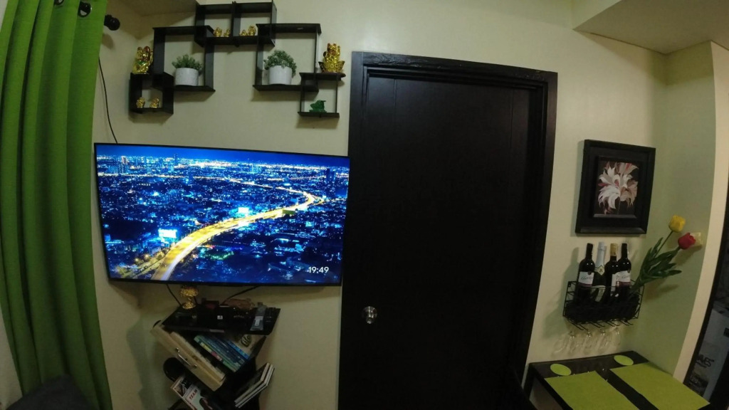 A Refreshing Condo Unit Near BGC, Ortigas & Makati with NETFLIX and WiFi