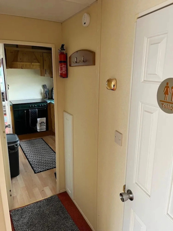 House Sleeps 8 With Sea View and Parking