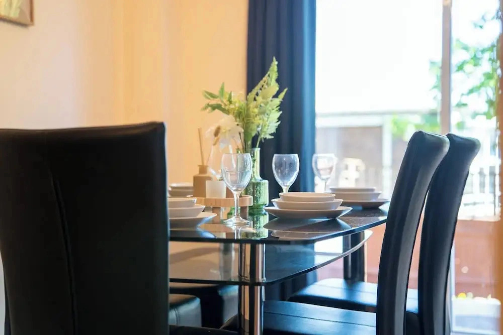 Premium Central House- Sleeps 9 - Garden - Parking