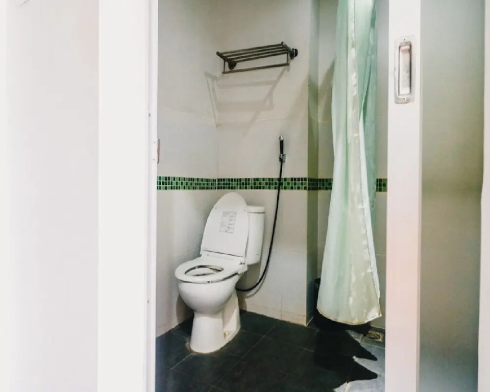 RedDoorz Plus near Cambridge City Square 2 Medan