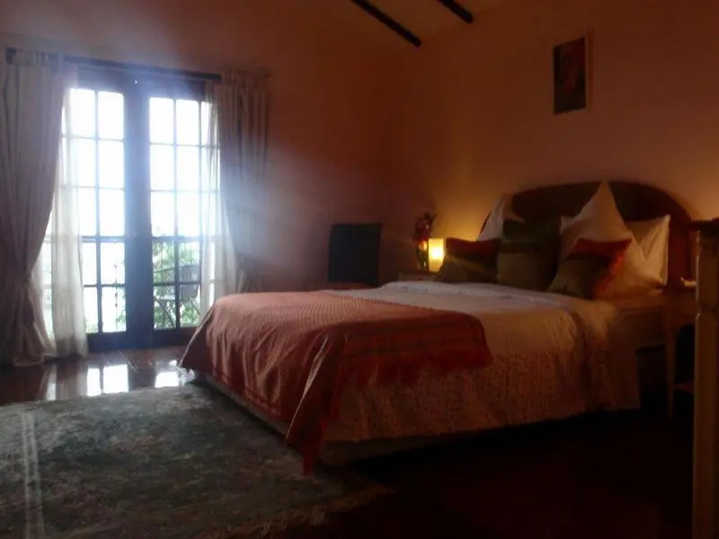 Las Flores Country & Beachside Hotel