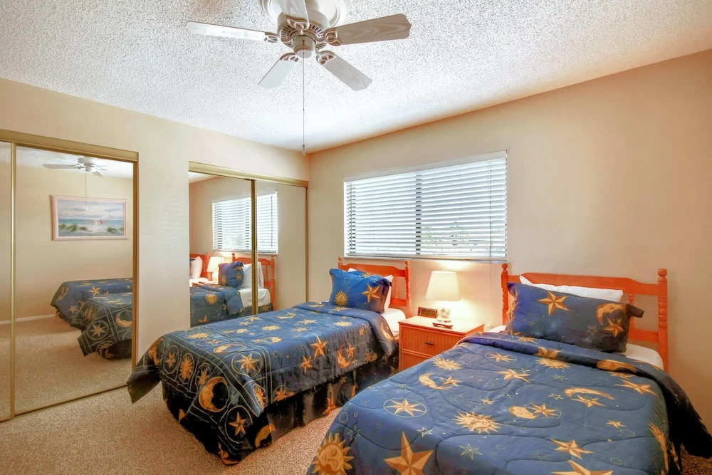 Sunset Chateau 312 Just remodeled, Perfect Sunset Beach location