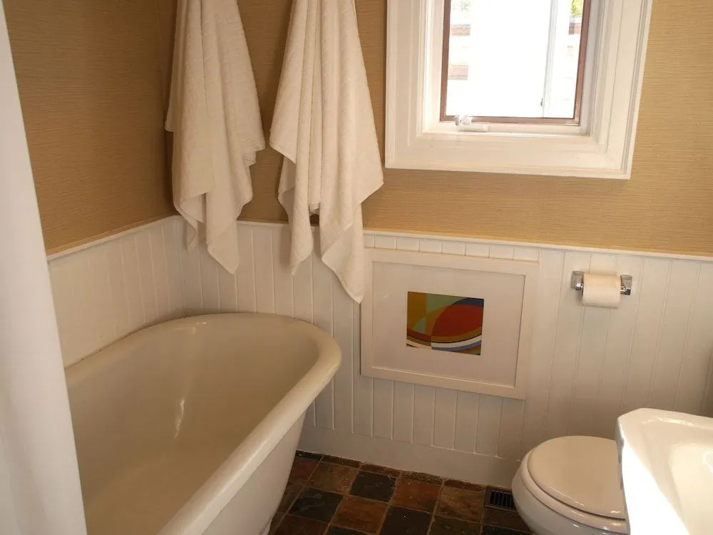Gorgeous 1BR House in Riverdale