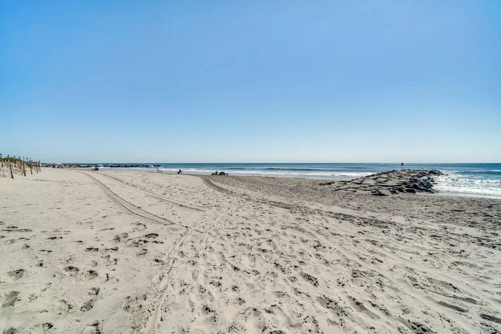 <1 Mi to Boardwalk & Beach Access: Ocean City Apt!