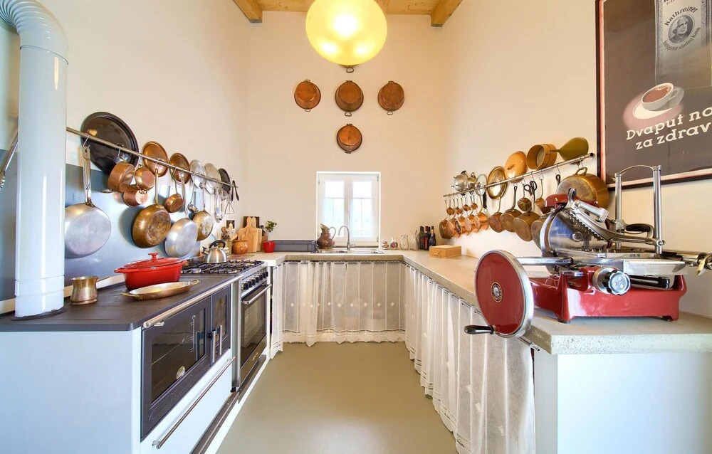 Amazing Home in Vrh With 1 Bedrooms, Wifi and Outdoor Swimming Pool