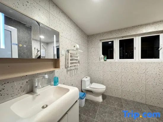 Hometel - The Mystiic Retreat 3-5 mins Mid Valley