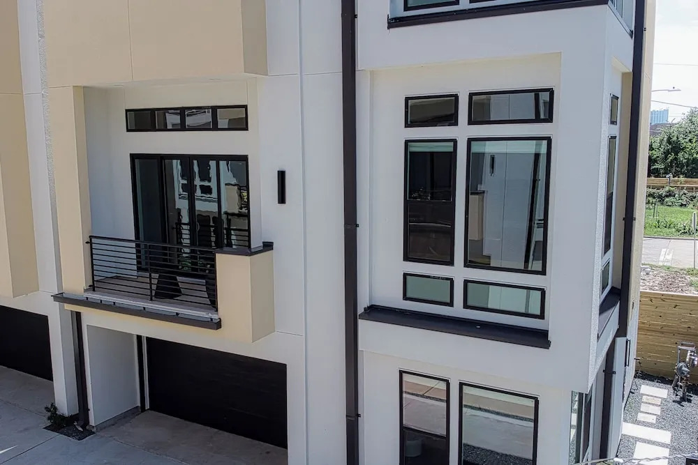 Spacious Luxe 3BD Townhome in Dwtn HTX.