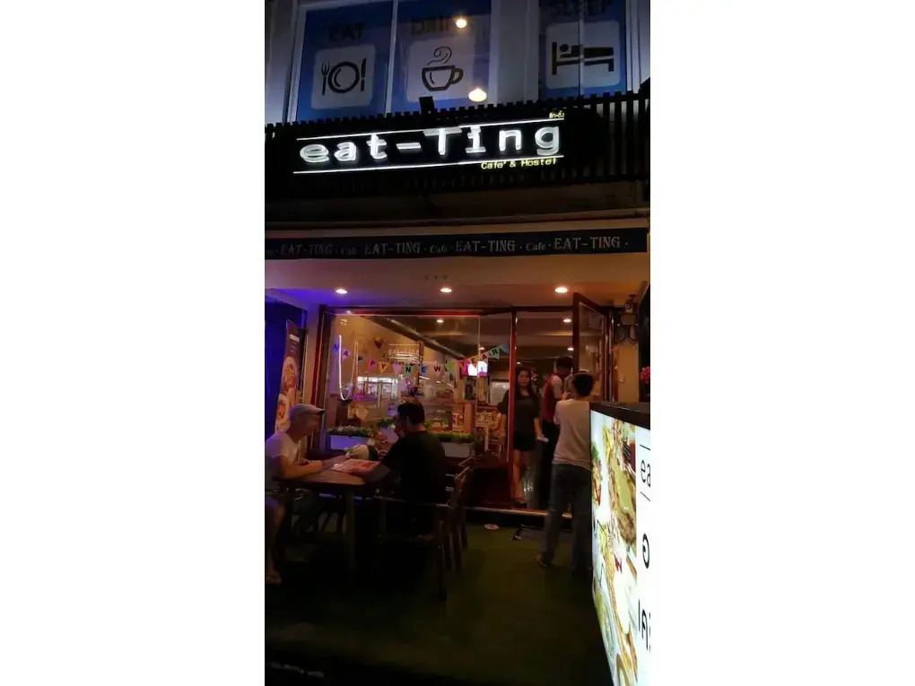 Eat - Ting Cafe and Hostel