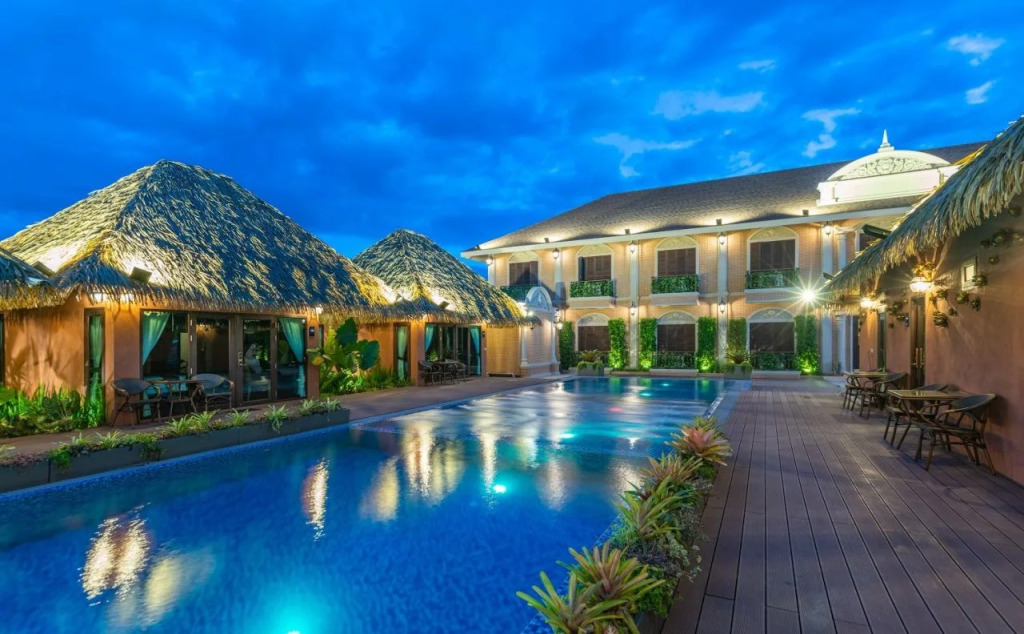 Khum Damnoen Resort