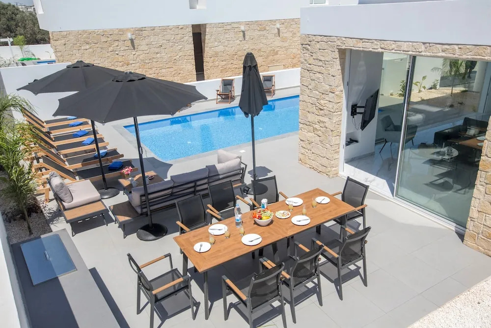 4 Bedroom Villa With Privaet Pool in the Center Protaras Vie Bleu Villa Vb1