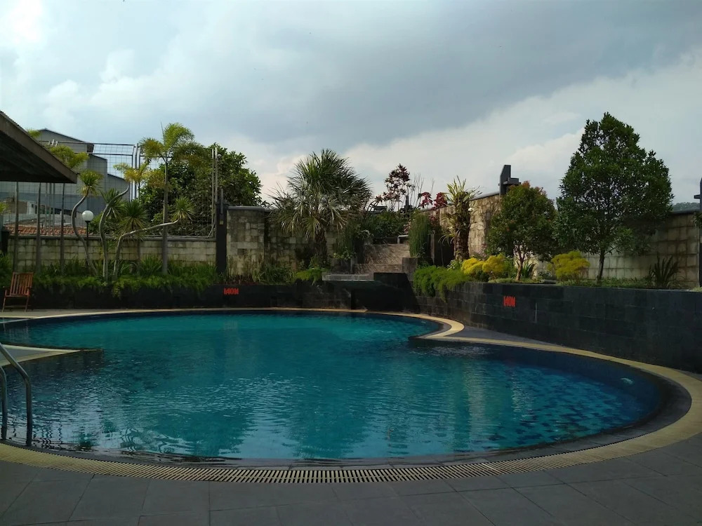 Spacious Studio Room at Grand Setiabudi Apartment