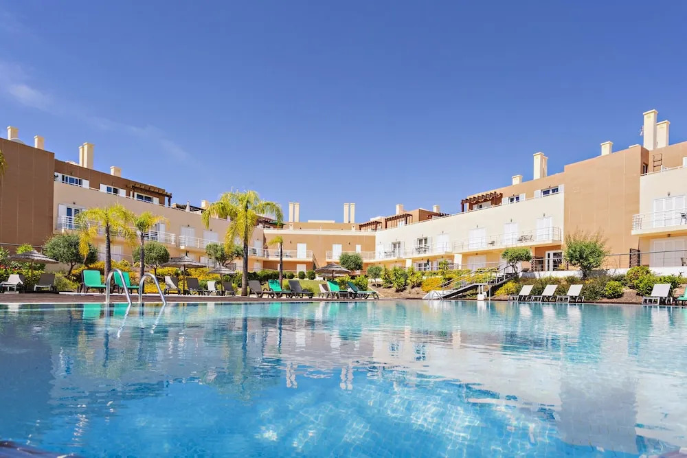CG 73C - Penthouse - Cabanas Gardens