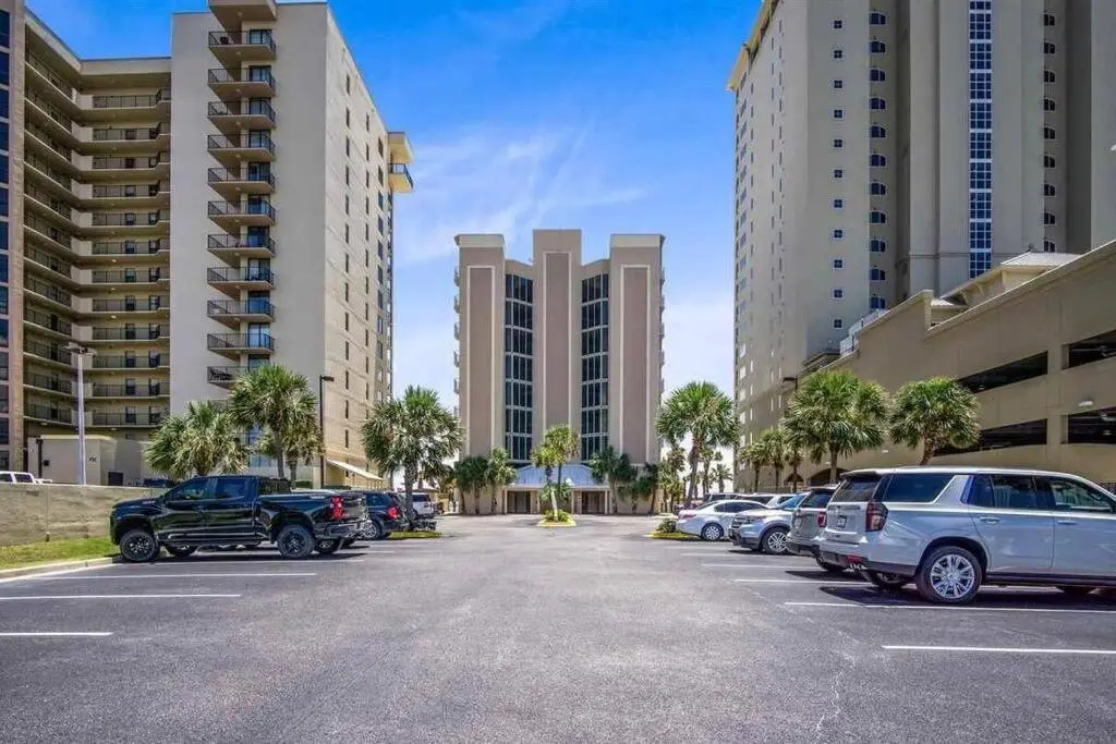 Fourwinds 502 -Stylish Beachfront Condo w/Hall Bunks No Elevator from 4/4-5/24