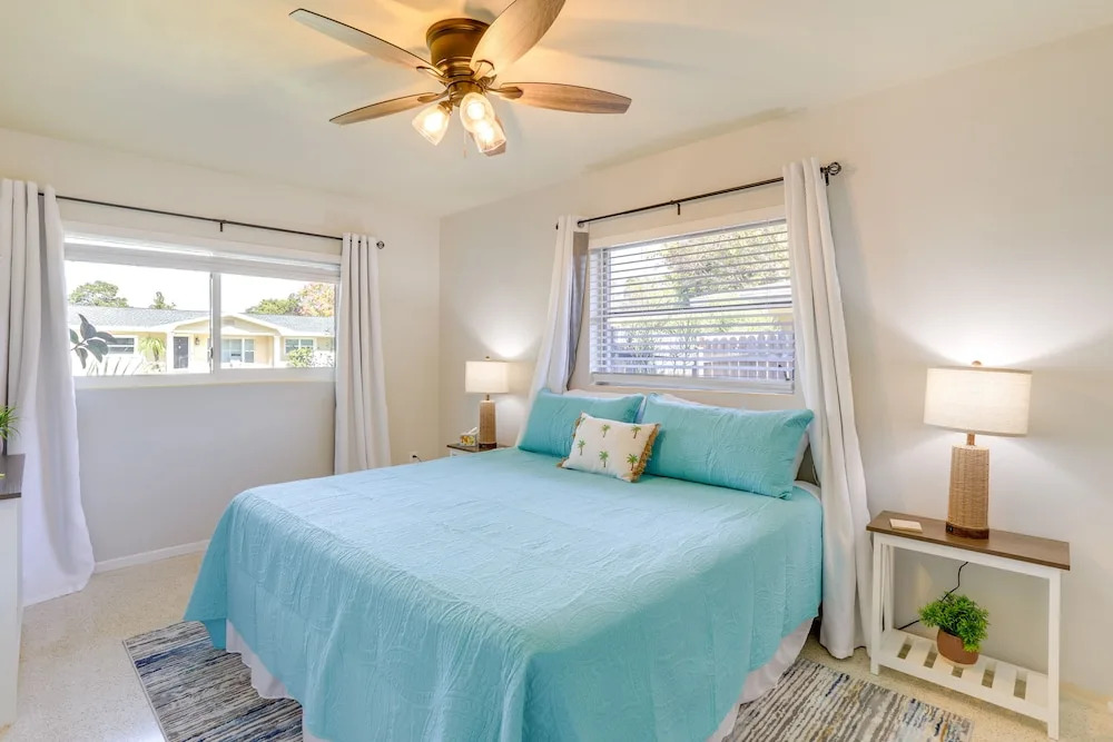 Clearwater Oasis: Gas Grill, Beach Chairs & More!