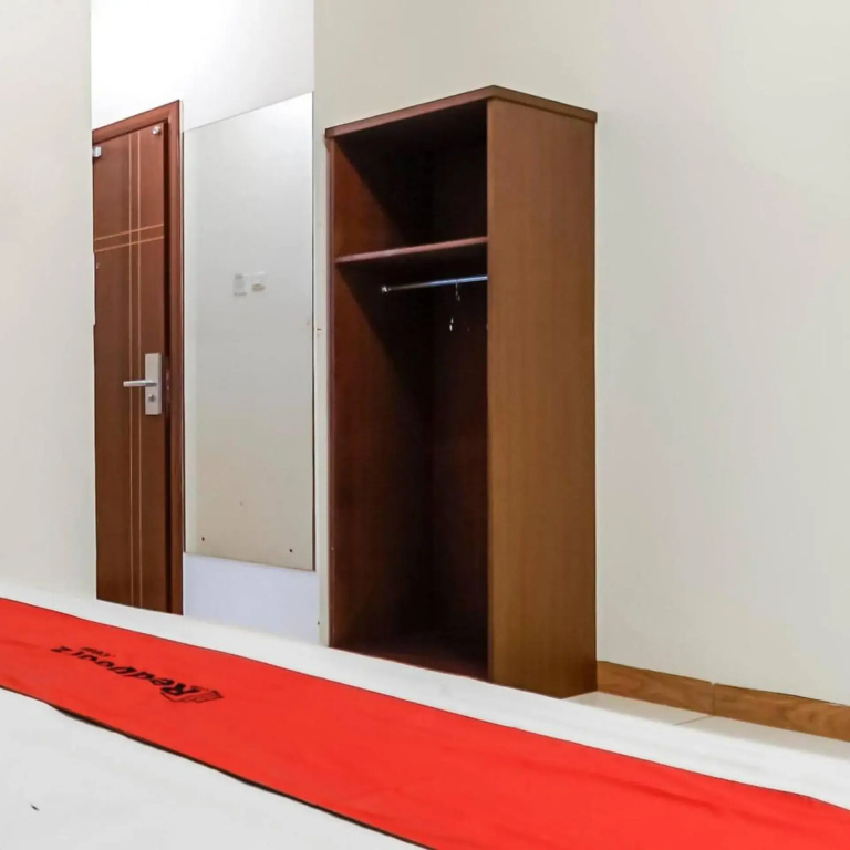 RedDoorz Plus at Karebosi Area 2 Makassar