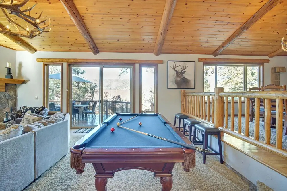 Big Bear Lake Cabin w/ Hot Tub & Gas Fire Pit!