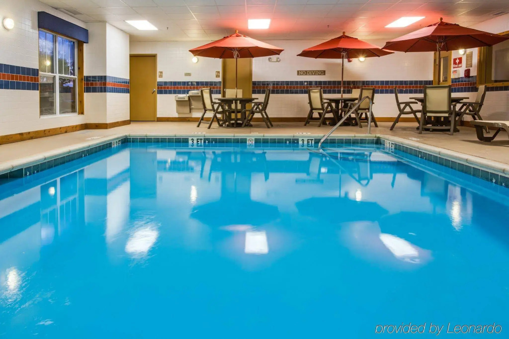 Country Inn & Suites by Radisson, Crystal Lake, IL