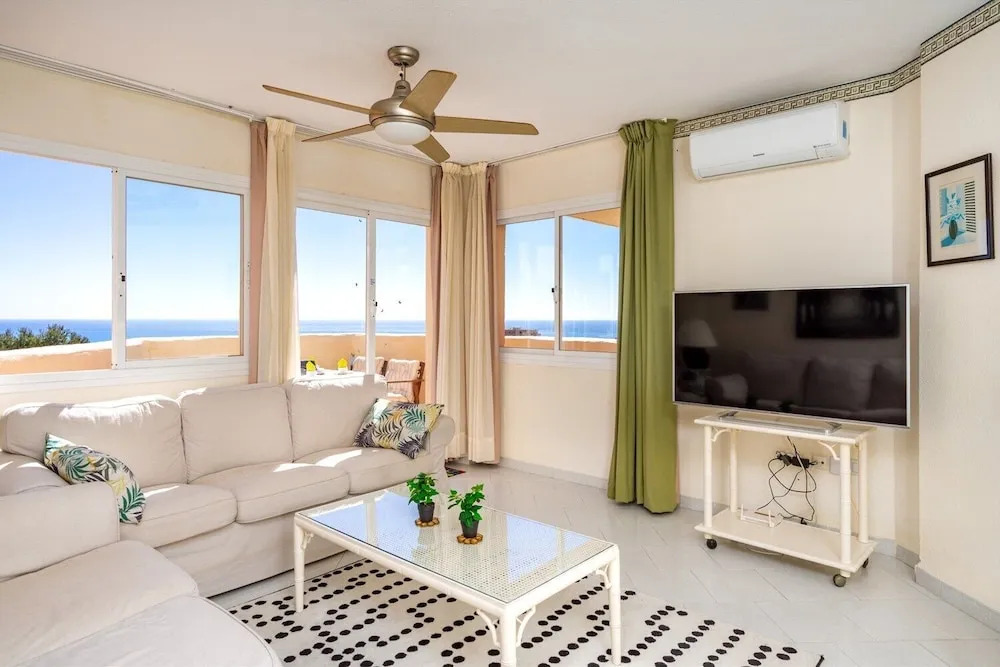 Delightful Penthouse with Sea View in Club Caronte Ref 123