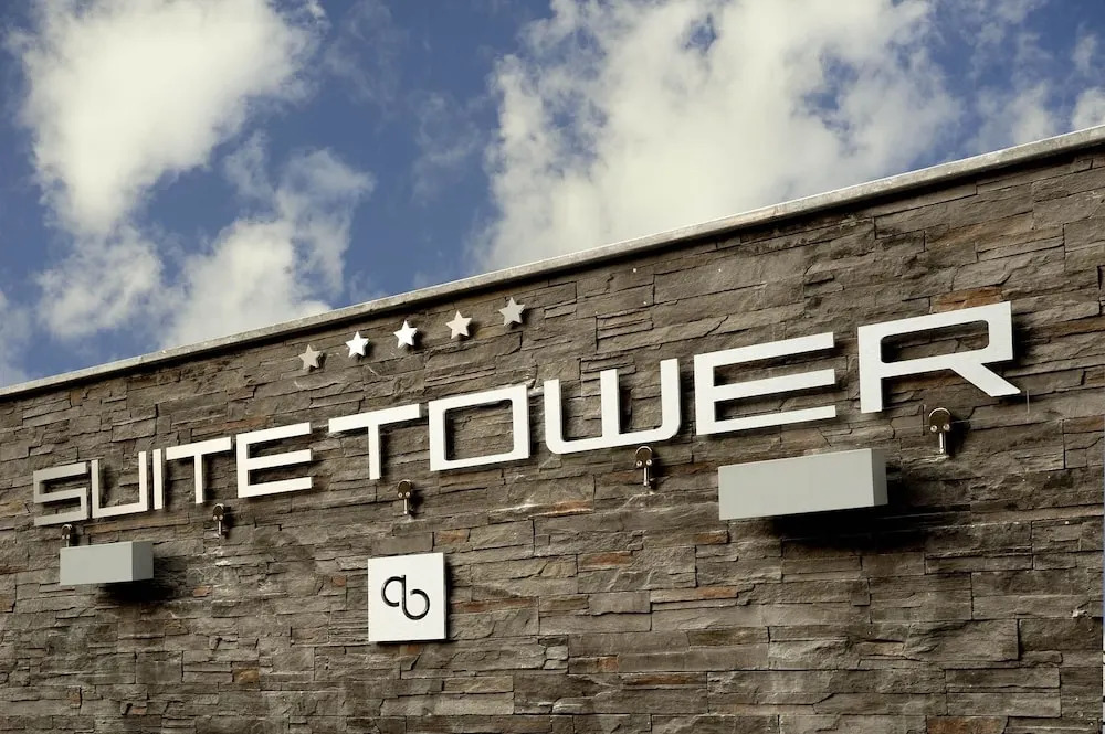 Suite Tower