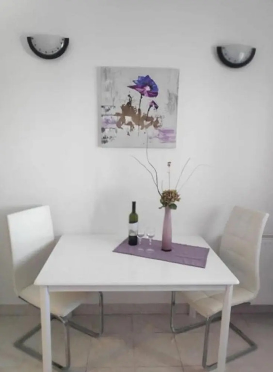 Jadranka - Free Parking and Grill - A1-purple
