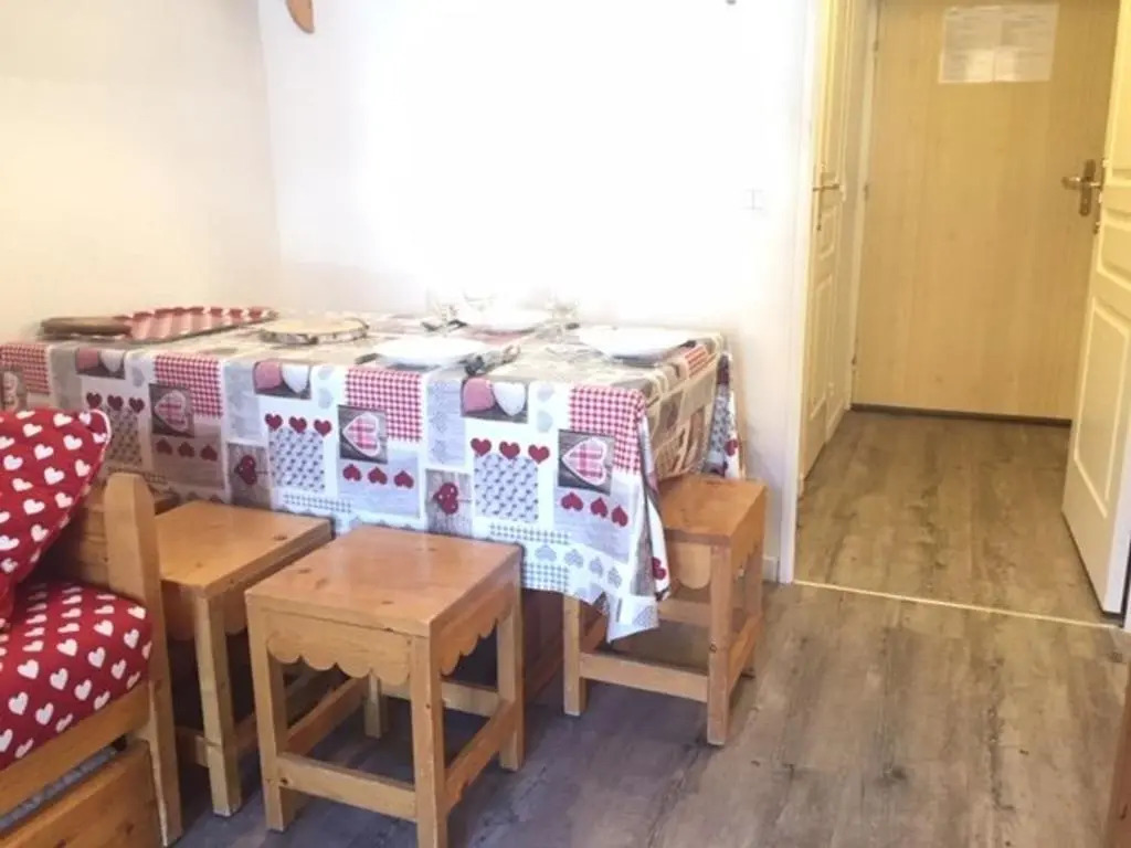 Appartement Risoul, 2 pièces, 6 personnes - FR-1-330-138