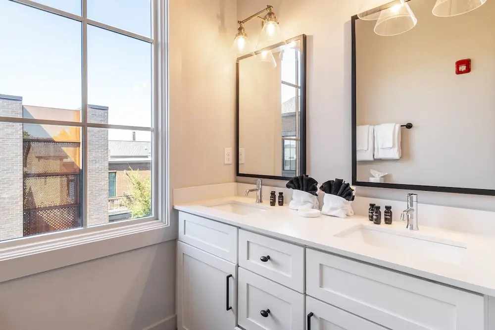 The Magnolia 10 - Avantstay Germantown w Private Balcony