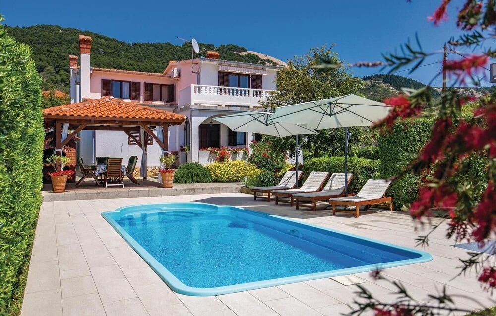 Gorgeous Home In Banjol