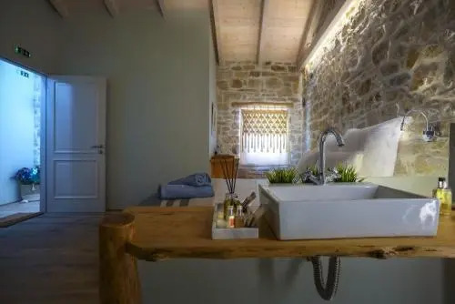 Paxos Fairytales Lovenest 2