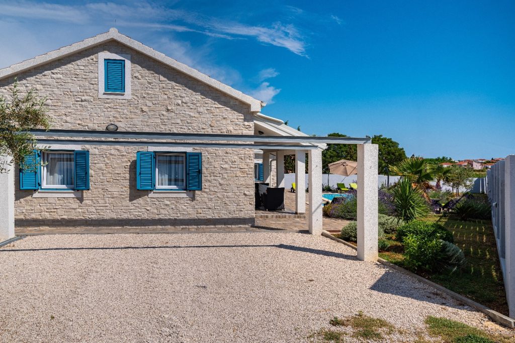 Holiday house Ani 1 - with pool : Privlaka, Zadar riviera