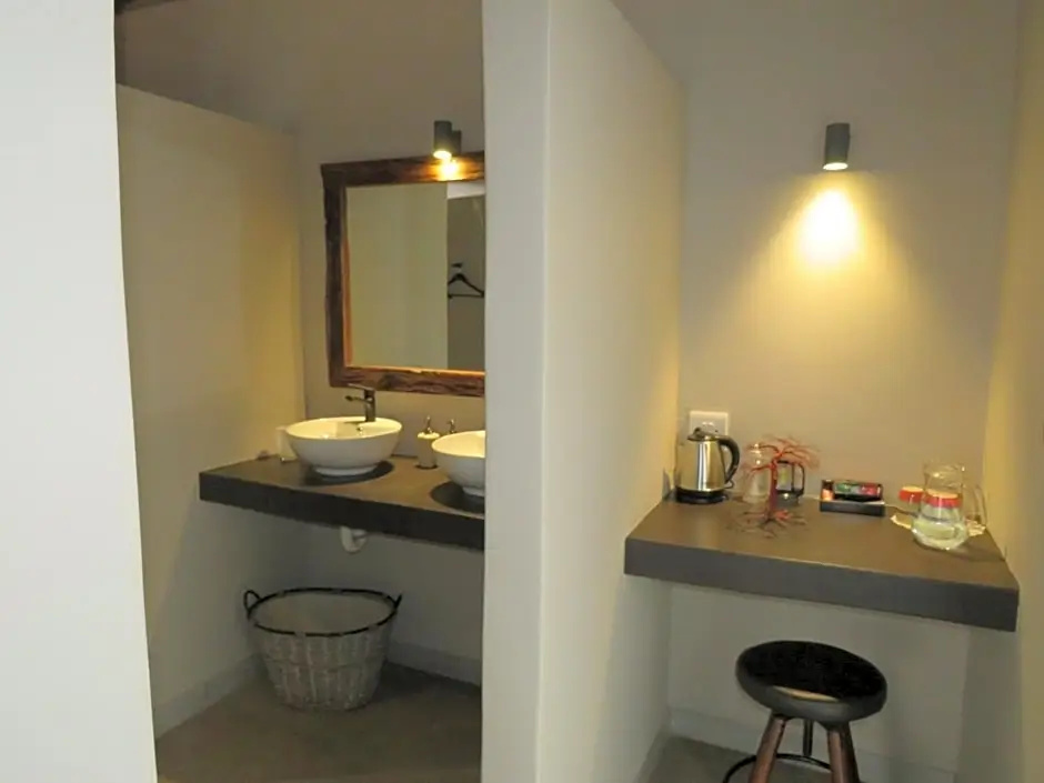 The Baobab Bush Lodge and Villa