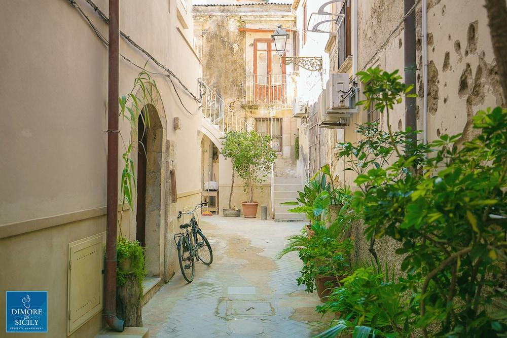 Dione Apartments by Dimore in Sicily Ortigia