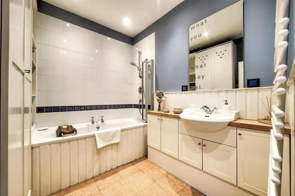 Lovely 2Br Home Next To The Castle