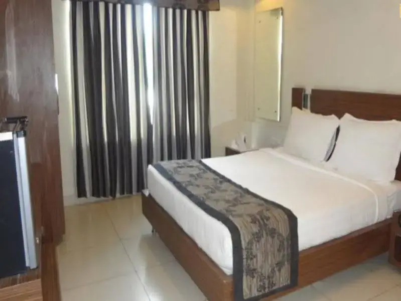 Hotel Sheela Shree Plaza