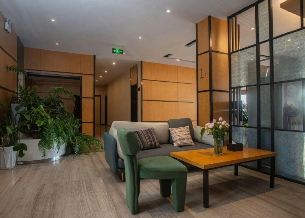Chonpines Hotels· Jingzhou Ancient City Dongmen