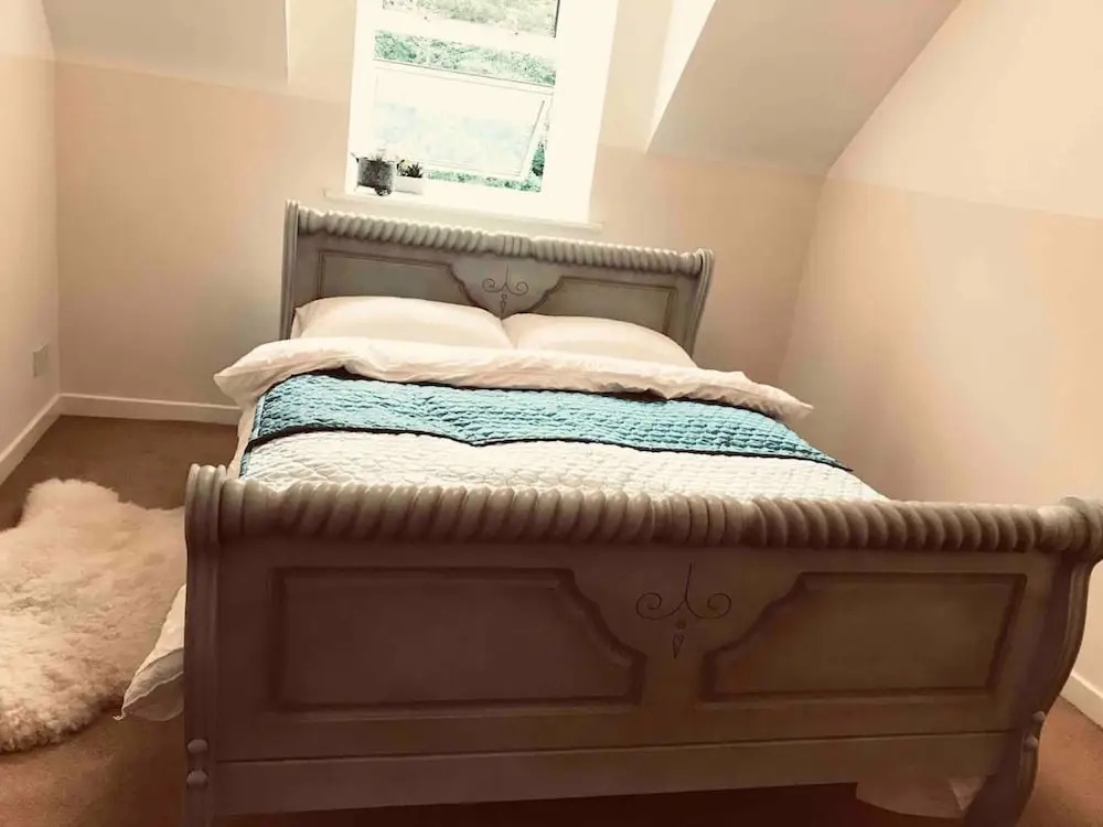 Charming 3 Double Bed Cottage by the River