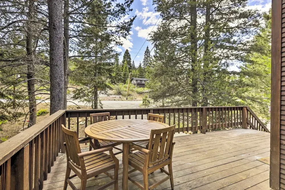 Game Room: Mountain Chalet 5 Mi to Donner Lake
