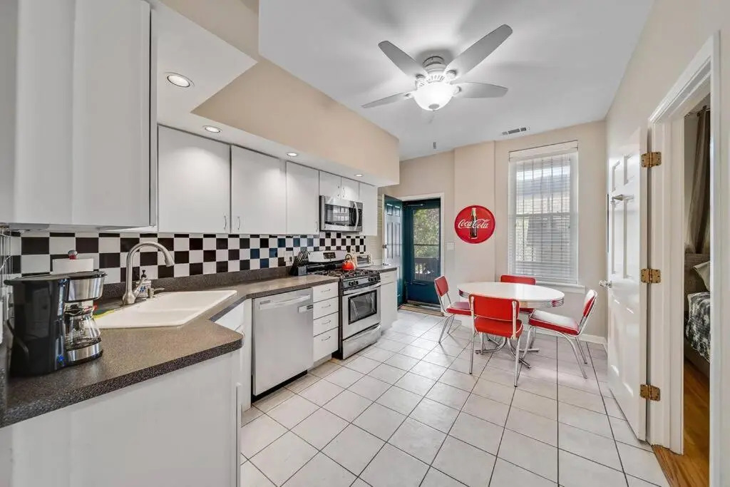 Lincoln Park 2 bedroom condo with Mid-Century Flair