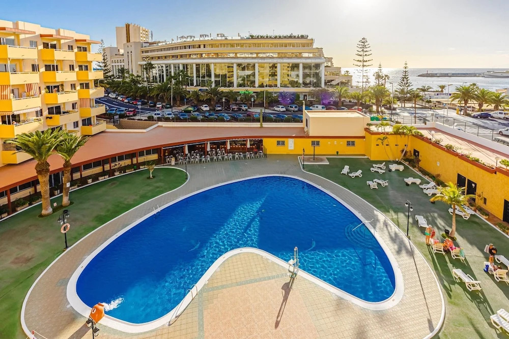 Apartment with One Bedroom in Los Cristianos, with Pool Access, Furnished Balcony And Wifi - 200 M From the Beach