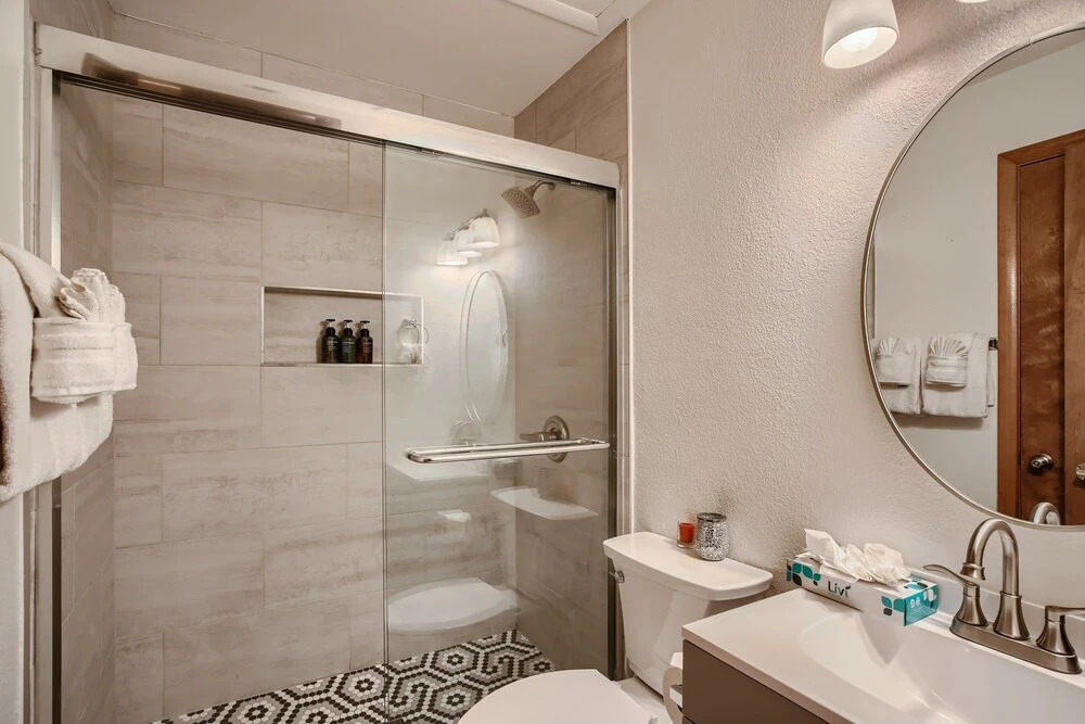 A-msc131 1 Bedroom Condo by RedAwning
