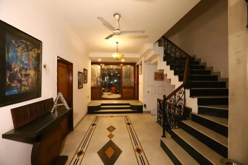Hotel Ambica Palace AIIMS New Delhi - Couple Friendly Local ID Accepted