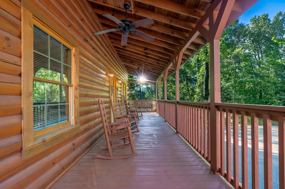 Black Bear Retreat 2 Beds! 2 Bedroom Cabin