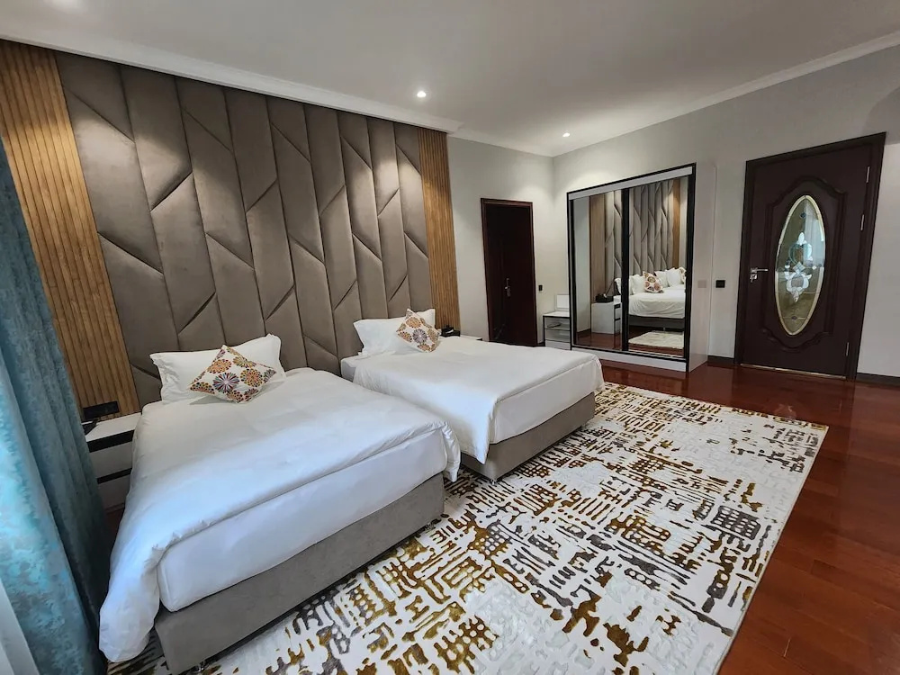 HOTEL DEHLAVI o