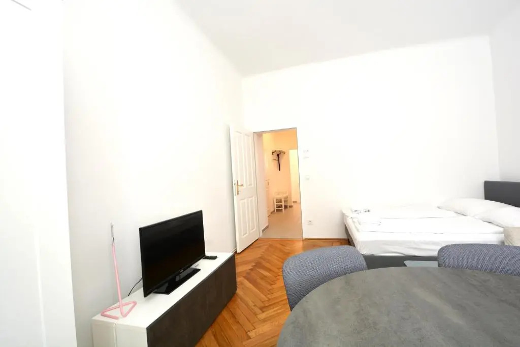 Universum Apartment 4