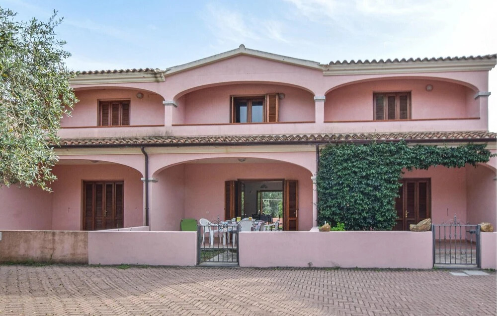 2 Bedroom Stunning Home In Straulas