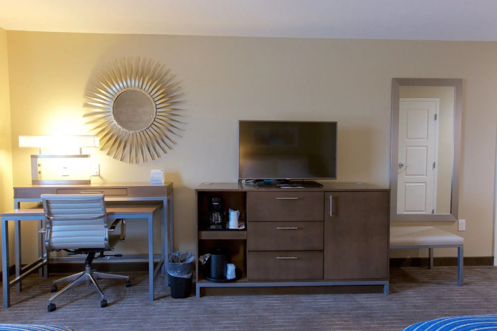 Holiday Inn Express Fargo SW I-94 45th St