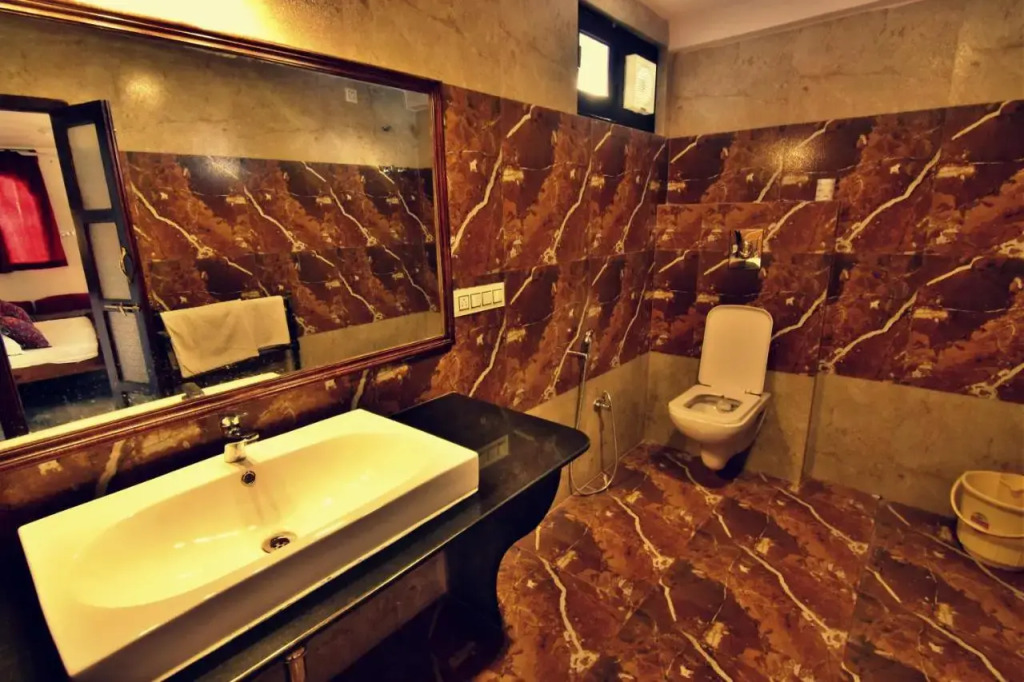 Yogis Guest House