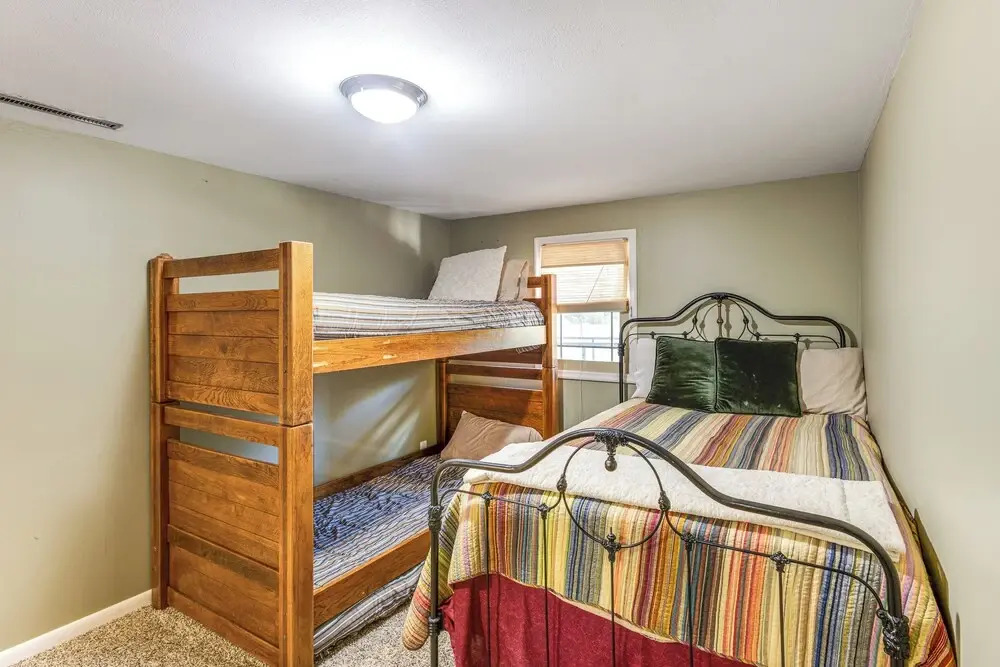 Mountain Views: Walkable Lava Hot Springs Home!